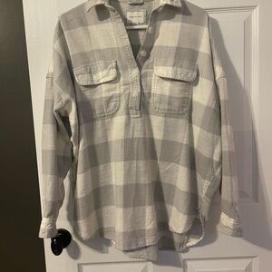 American Eagle Outfitters Gray Plaid Button Down Shirt